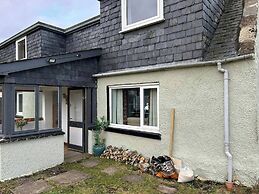 Hot tub - Garden - Bbq - Parking - Pets - Sleeps 6