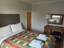 Hot tub - Garden - Bbq - Parking - Pets - Sleeps 6