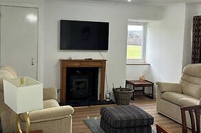 Hot tub - Garden - Bbq - Parking - Pets - Sleeps 6