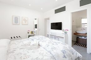 Eos Elegant Apartment & Suites