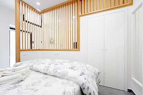 Eos Elegant Apartment & Suites