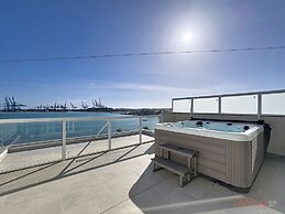 South 32 Hotel by Zzzing