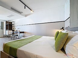 South 32 Hotel by Zzzing