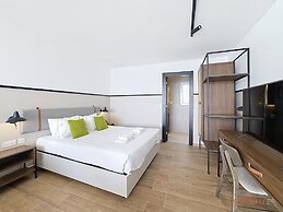 South 32 Hotel by Zzzing