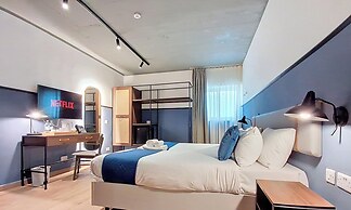 South 32 Hotel by Zzzing