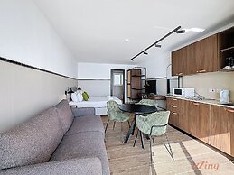 South 32 Hotel by Zzzing