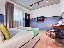 South 32 Hotel by Zzzing
