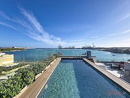South 32 Hotel by Zzzing