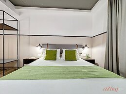 South 32 Hotel by Zzzing