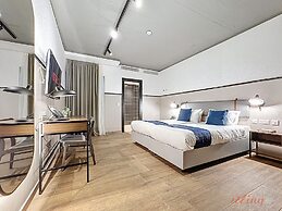 South 32 Hotel by Zzzing