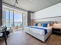 South 32 Hotel by Zzzing