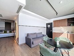 South 32 Hotel by Zzzing