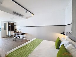 South 32 Hotel by Zzzing