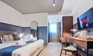 South 32 Hotel by Zzzing
