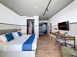 South 32 Hotel by Zzzing