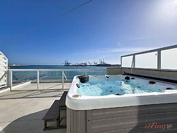 South 32 Hotel by Zzzing