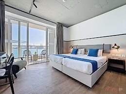 South 32 Hotel by Zzzing