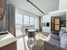 South 32 Hotel by Zzzing