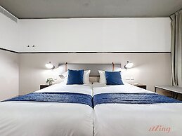 South 32 Hotel by Zzzing