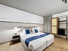 South 32 Hotel by Zzzing