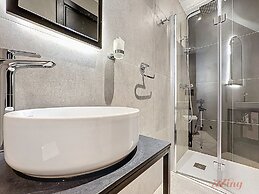 South 32 Hotel by Zzzing