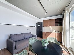 South 32 Hotel by Zzzing