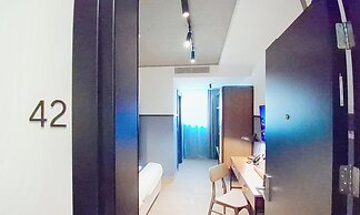 South 32 Hotel by Zzzing