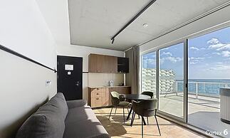 South 32 Hotel by Zzzing