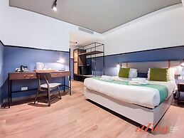 South 32 Hotel by Zzzing