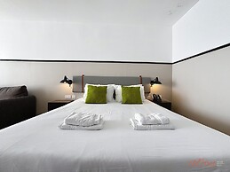South 32 Hotel by Zzzing