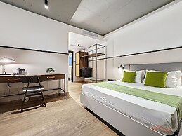 South 32 Hotel by Zzzing