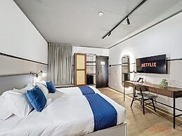 South 32 Hotel by Zzzing