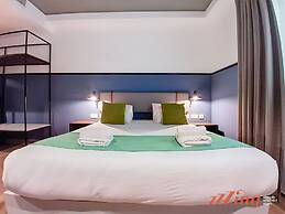 South 32 Hotel by Zzzing
