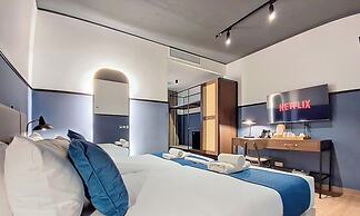 South 32 Hotel by Zzzing