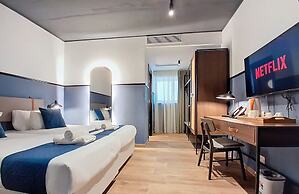 South 32 Hotel by Zzzing