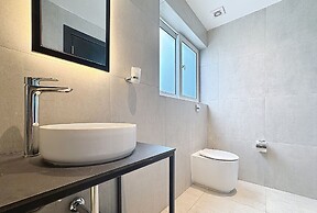 South 32 Hotel by Zzzing