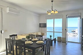 Two Bedroom Apartment With Sea View-061