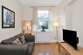 Edinburgh Charming City View Apartment With Modern Comforts