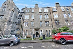 Edinburgh Charming City View Apartment With Modern Comforts
