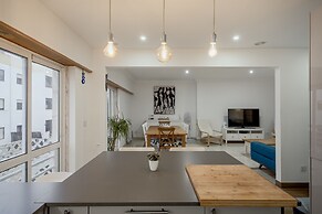 Carcavelos Bright Modern Apartment by Homing