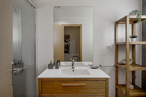 Carcavelos Bright Modern Apartment by Homing