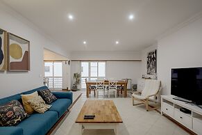Carcavelos Bright Modern Apartment by Homing