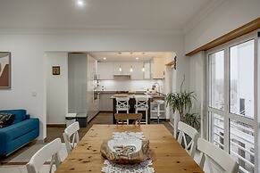 Carcavelos Bright Modern Apartment by Homing