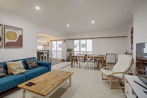 Carcavelos Bright Modern Apartment by Homing