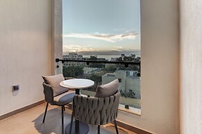 April Hotel