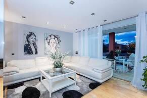 Red House Rooms