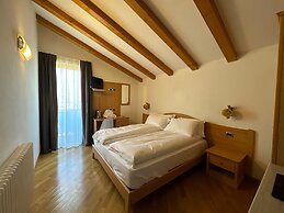 HC HOTEL GARNI ROOM AND APARTMENT