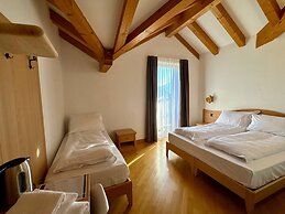 HC HOTEL GARNI ROOM AND APARTMENT