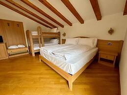 HC HOTEL GARNI ROOM AND APARTMENT