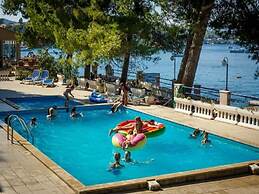 Lumbarda Resort Apartments